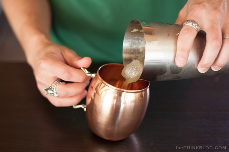 pour into Buxxu copper mug